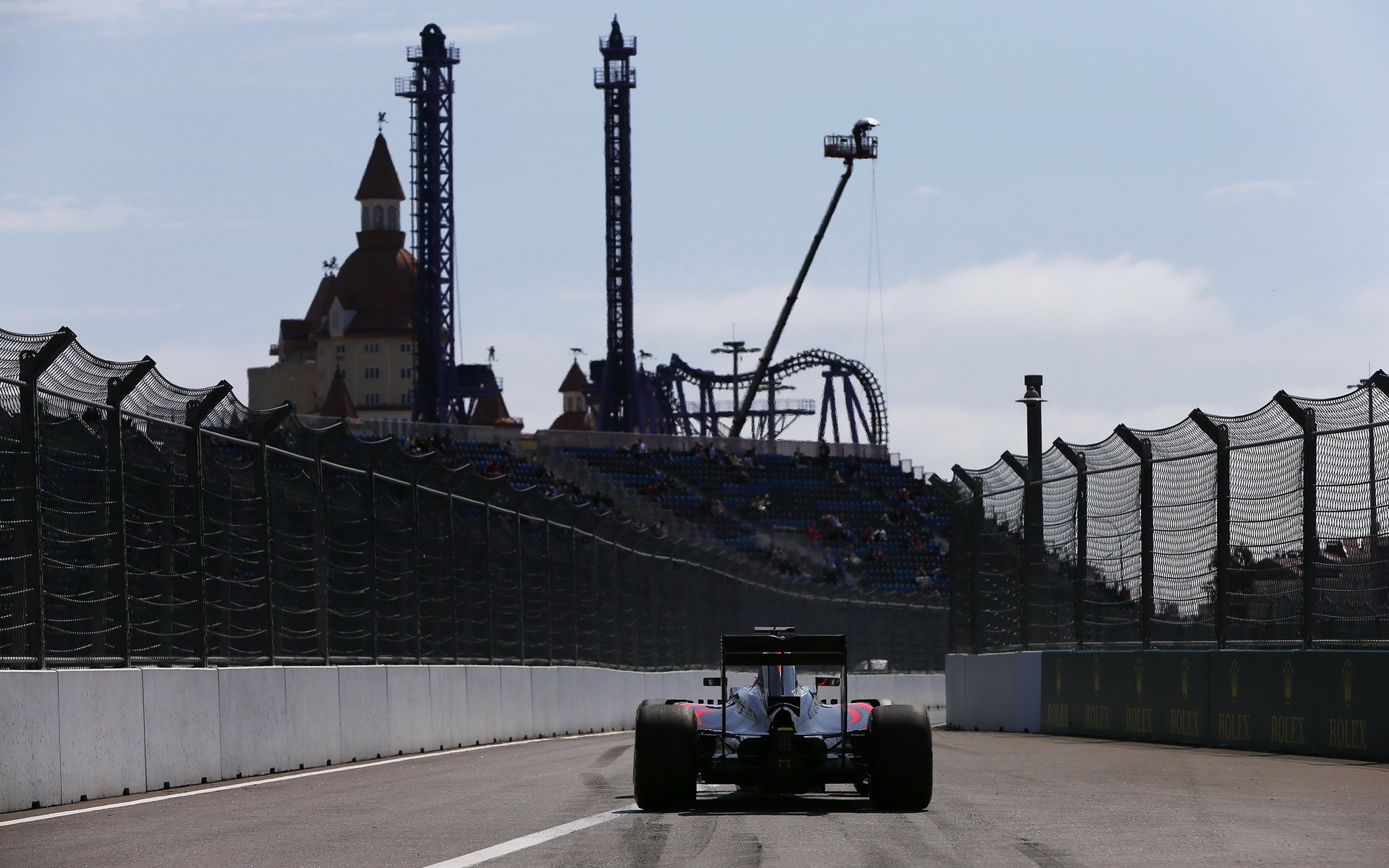 Fernando Alonso při pátečním tréninku v Soči