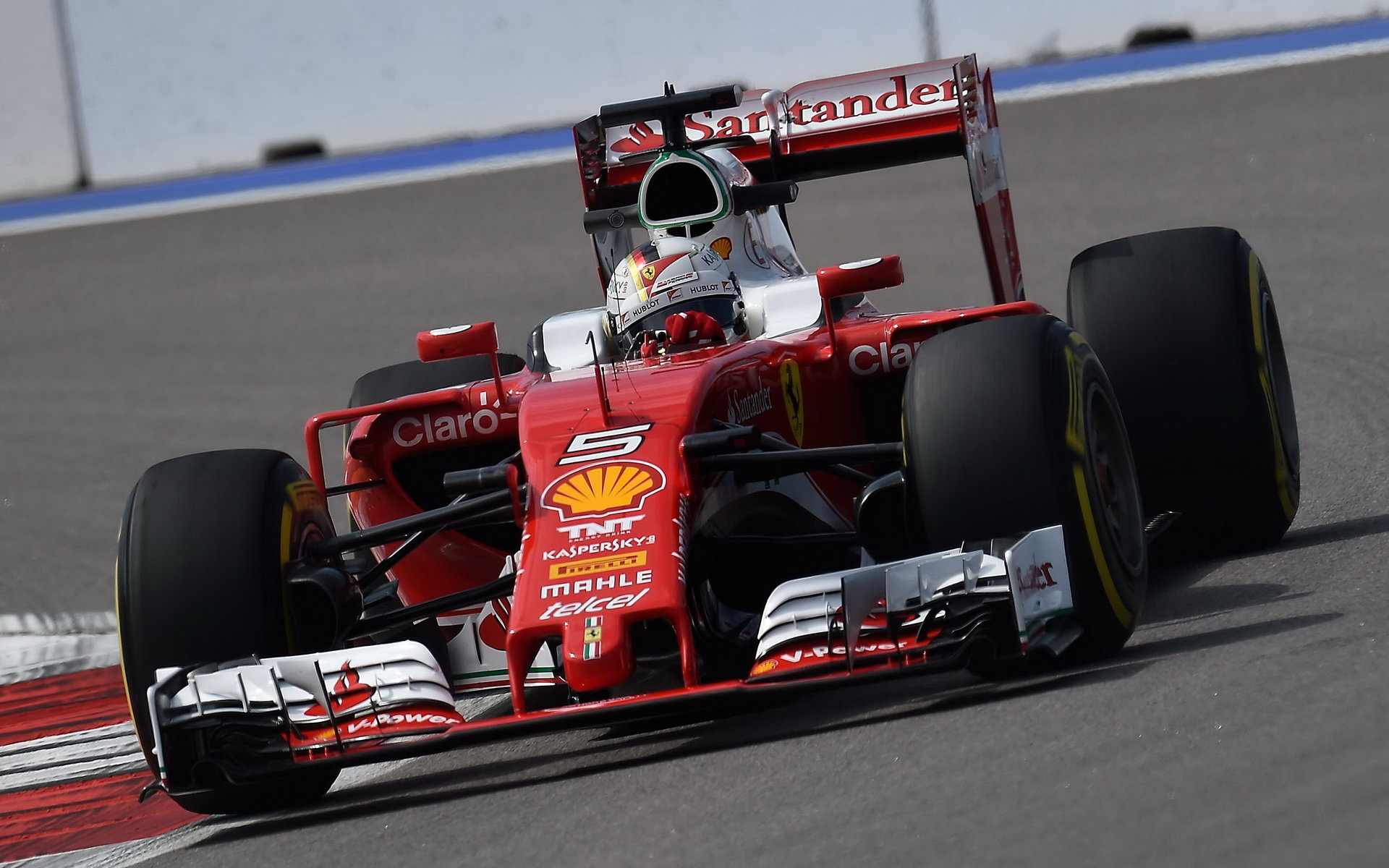 Ferrari stále věří, že letos mohou získat titul