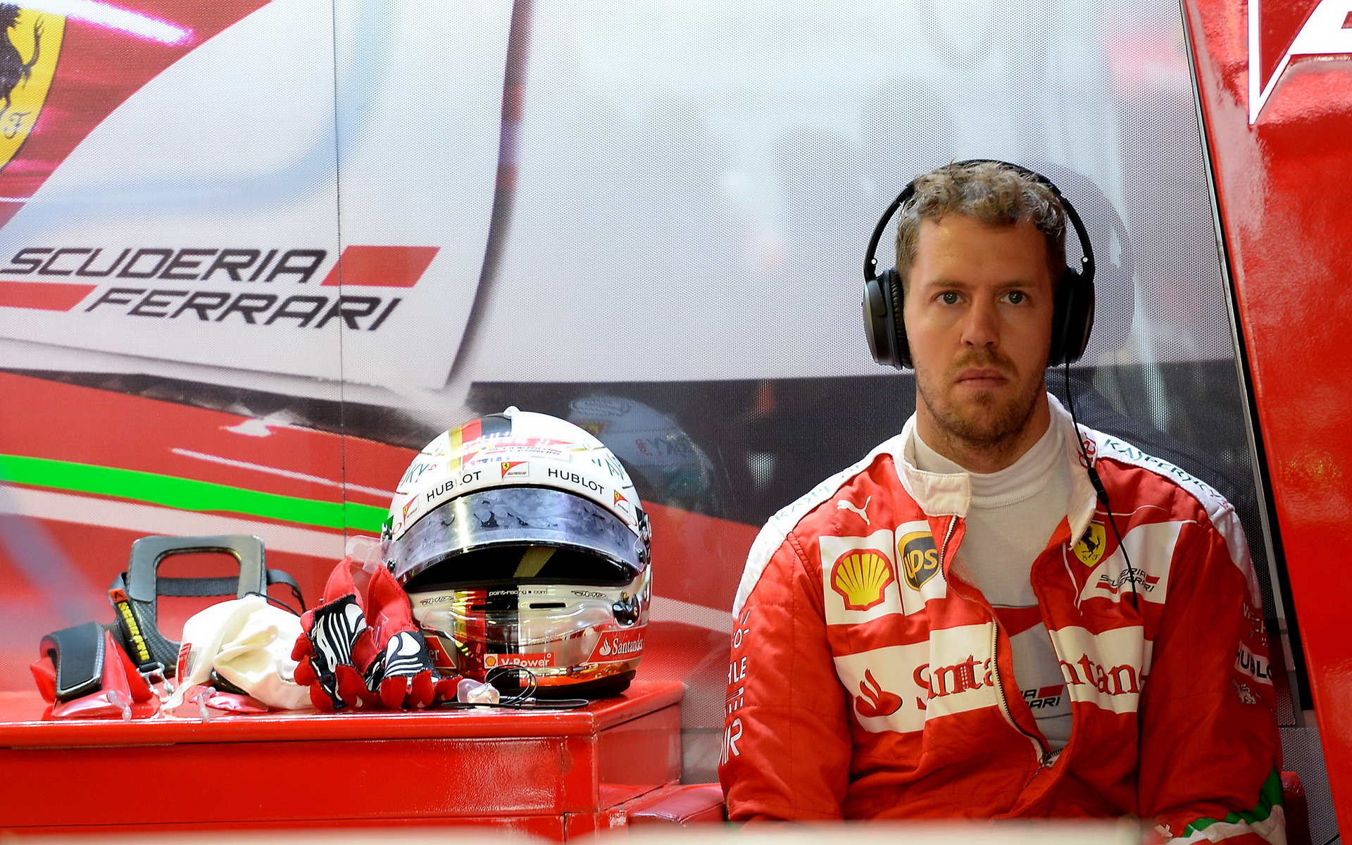 Velká cena Ruska skončila pro Vettela po dvojnásobném nárazu od Kvjata už ve třetí zatáčce