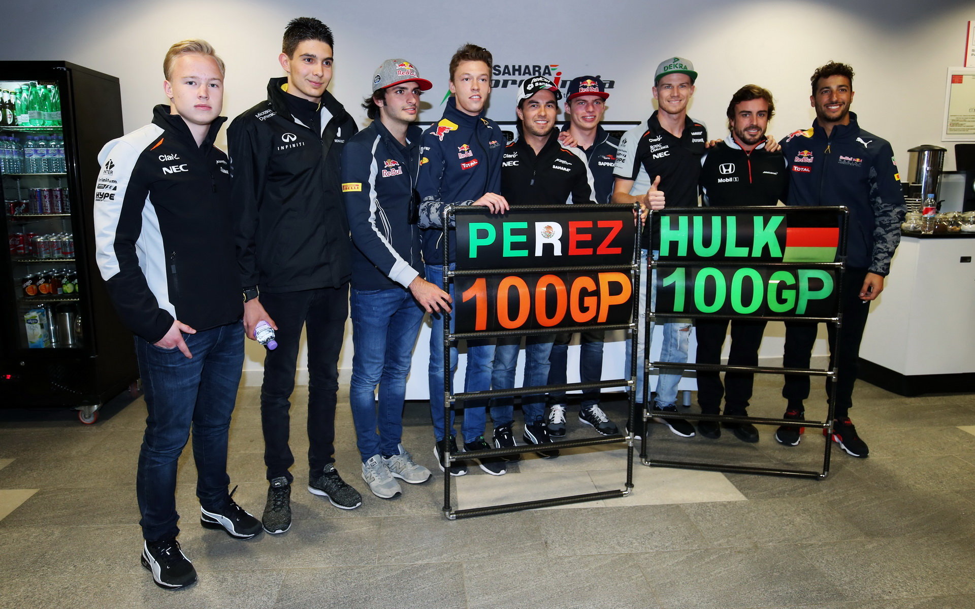 Sergio Pérez a Nico Hülkenberg slaví 100 GP se svými kamarády v Soči
