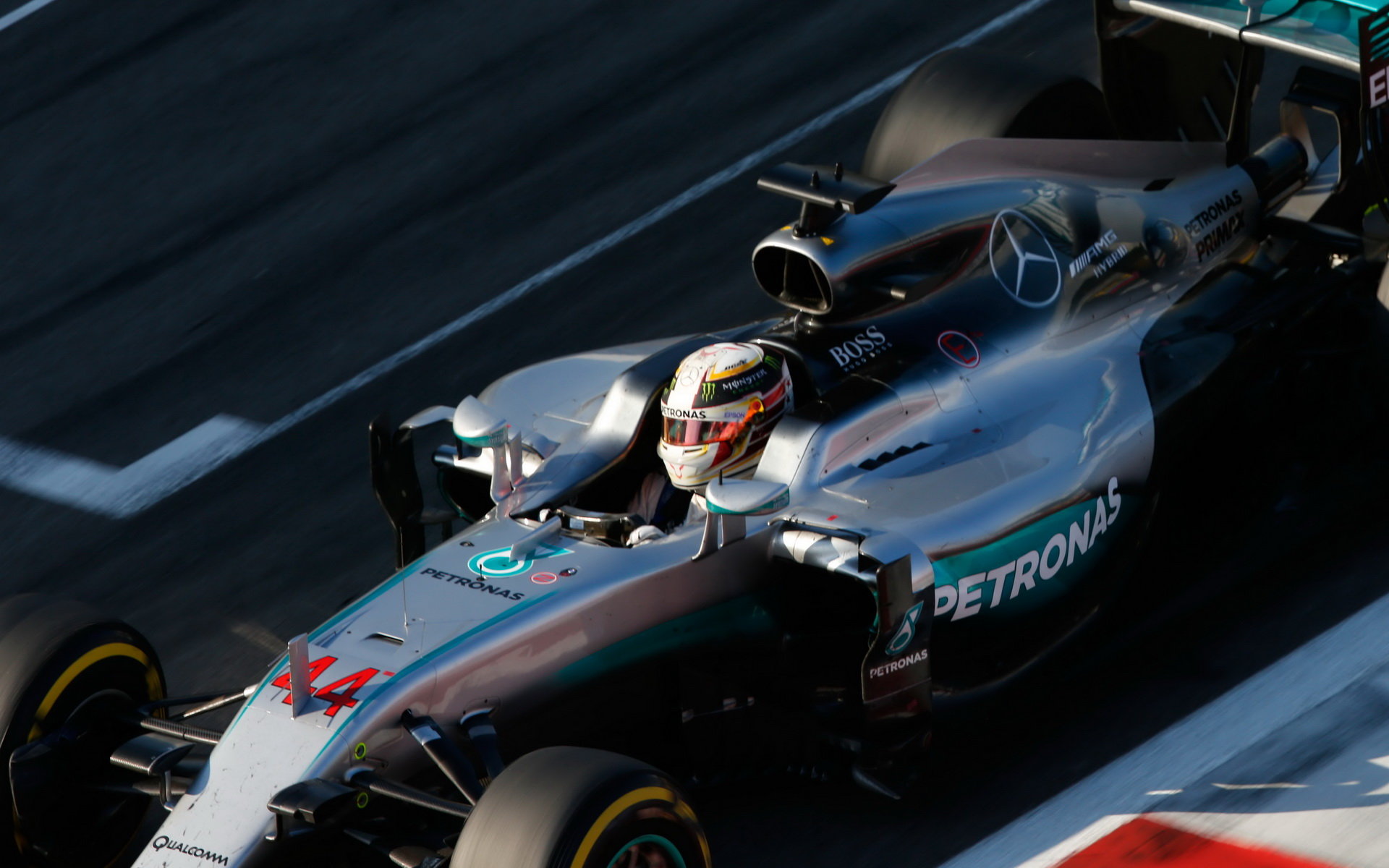 Lewis Hamilton při závodě v Soči