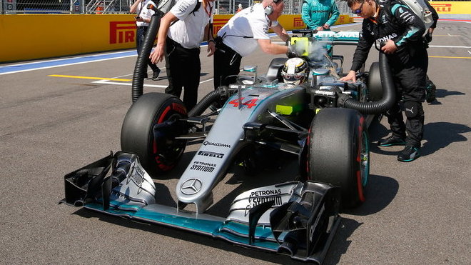 Lewis Hamilton prožívá náročný vstup do sezóny