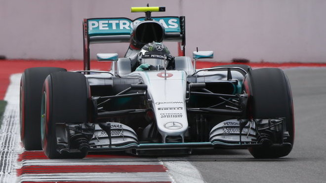 Nico Rosberg úřaduje i v Barceloně
