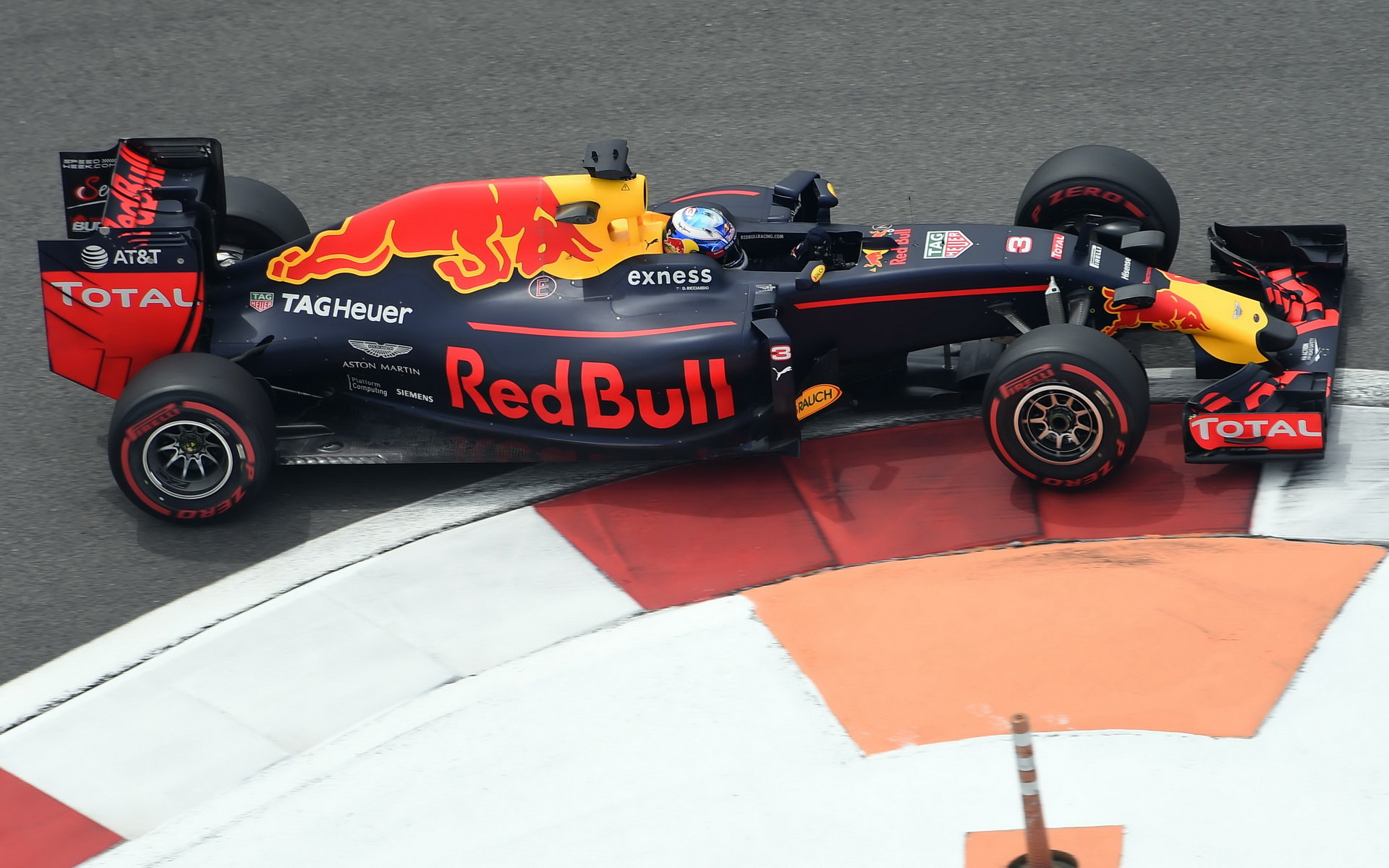 Red Bull je letos s motory Renaultu mnohem spokojenější