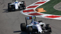 Valtteri Bottas a Felipe Massa při závodě v Soči
