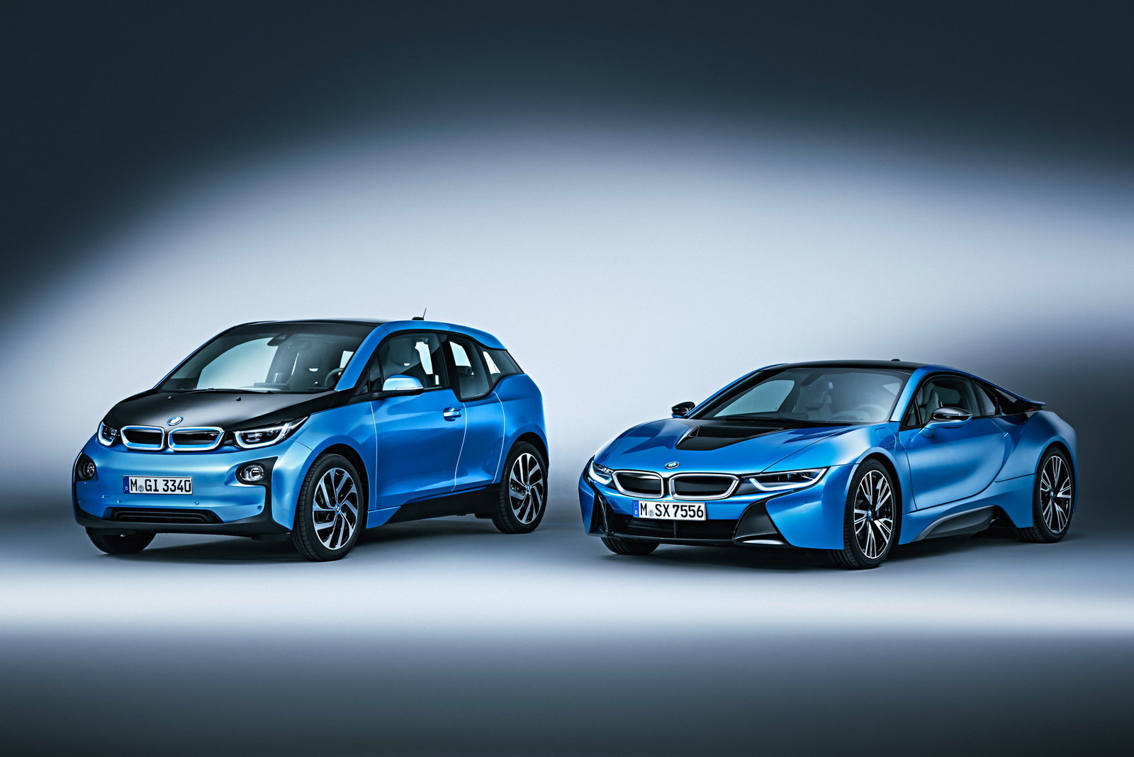 BMW i3 &amp; i8 v modré metalíze Protonic.