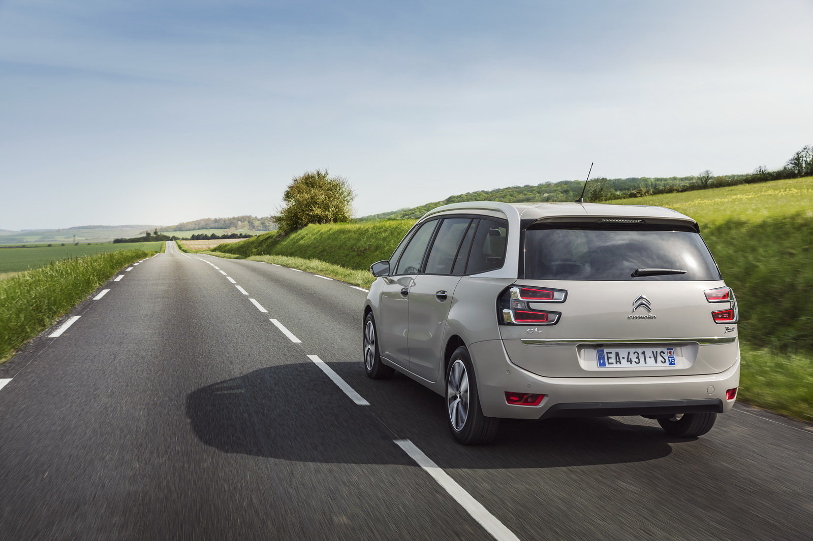 Citroën C4 Picasso podstoupil modernizaci, dostal nový design a lepší interiér.