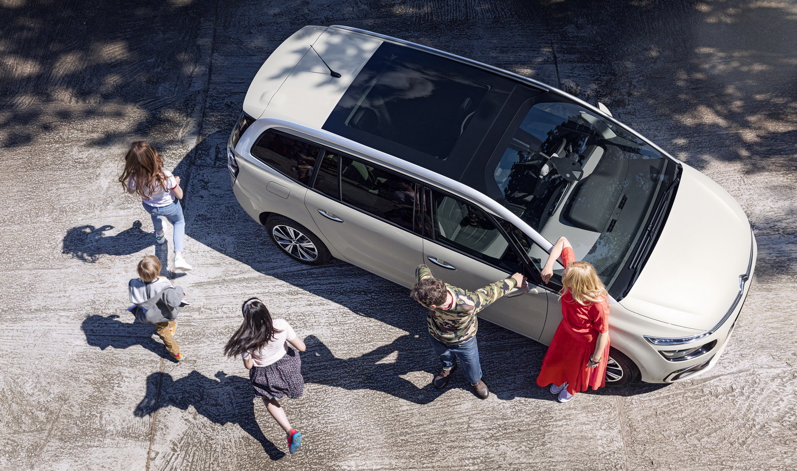 Citroën C4 Picasso podstoupil modernizaci, dostal nový design a lepší interiér.