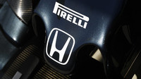 Logo Hondy na špičce nosu McLarenu MP4-31
