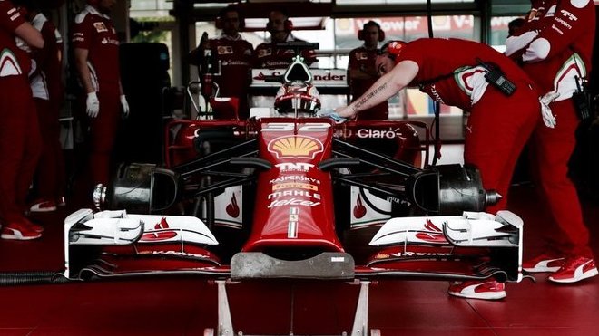 Charles Leclerc se poprvé svezl s Ferrari