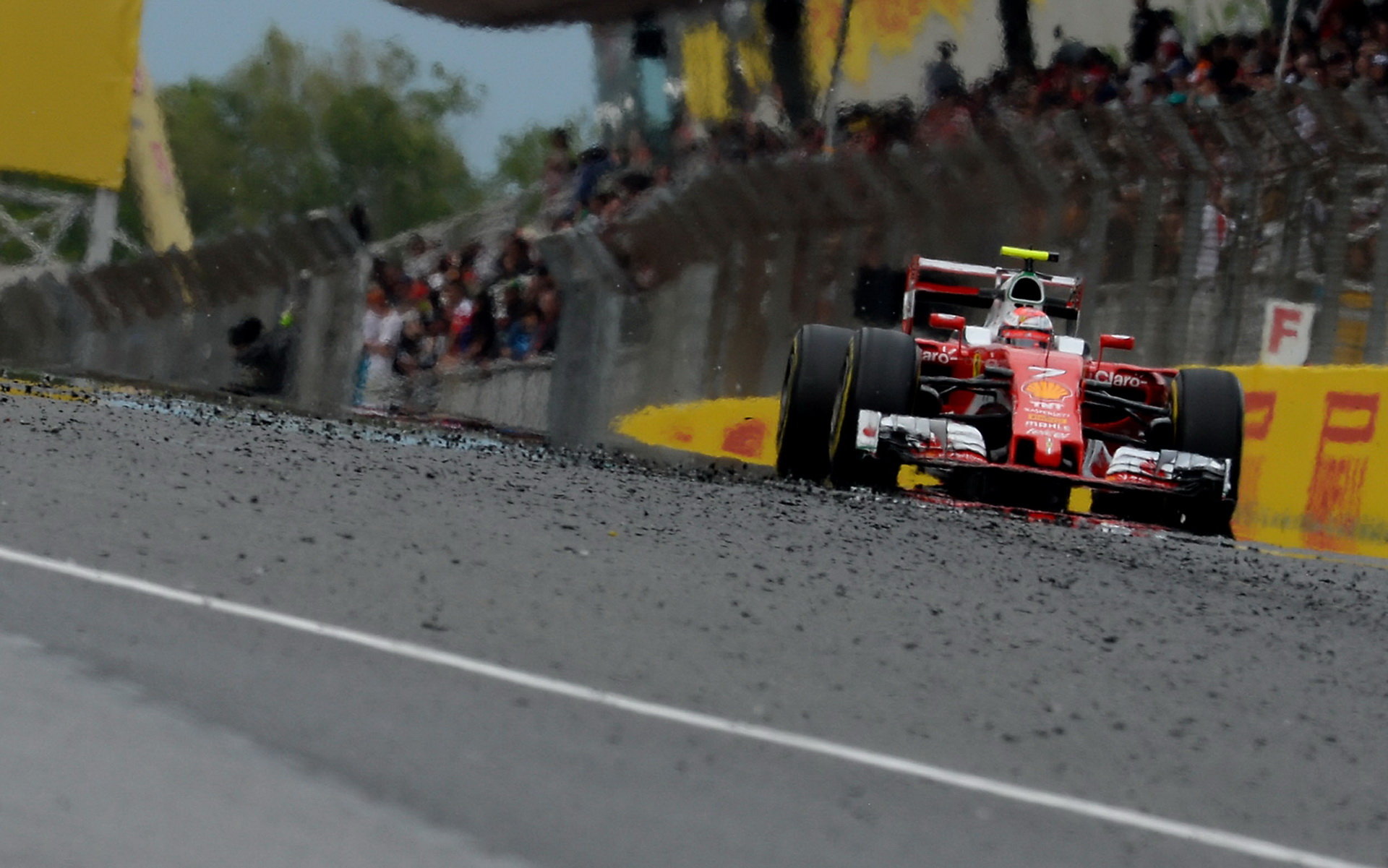 Räikkönen byl na rovinkách s aktivovaným DRS o 20 km/h rychlejší než Verstappen, na předjetí to přesto nestačilo