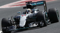 Lewis Hamilton při tréninku v Barceloně