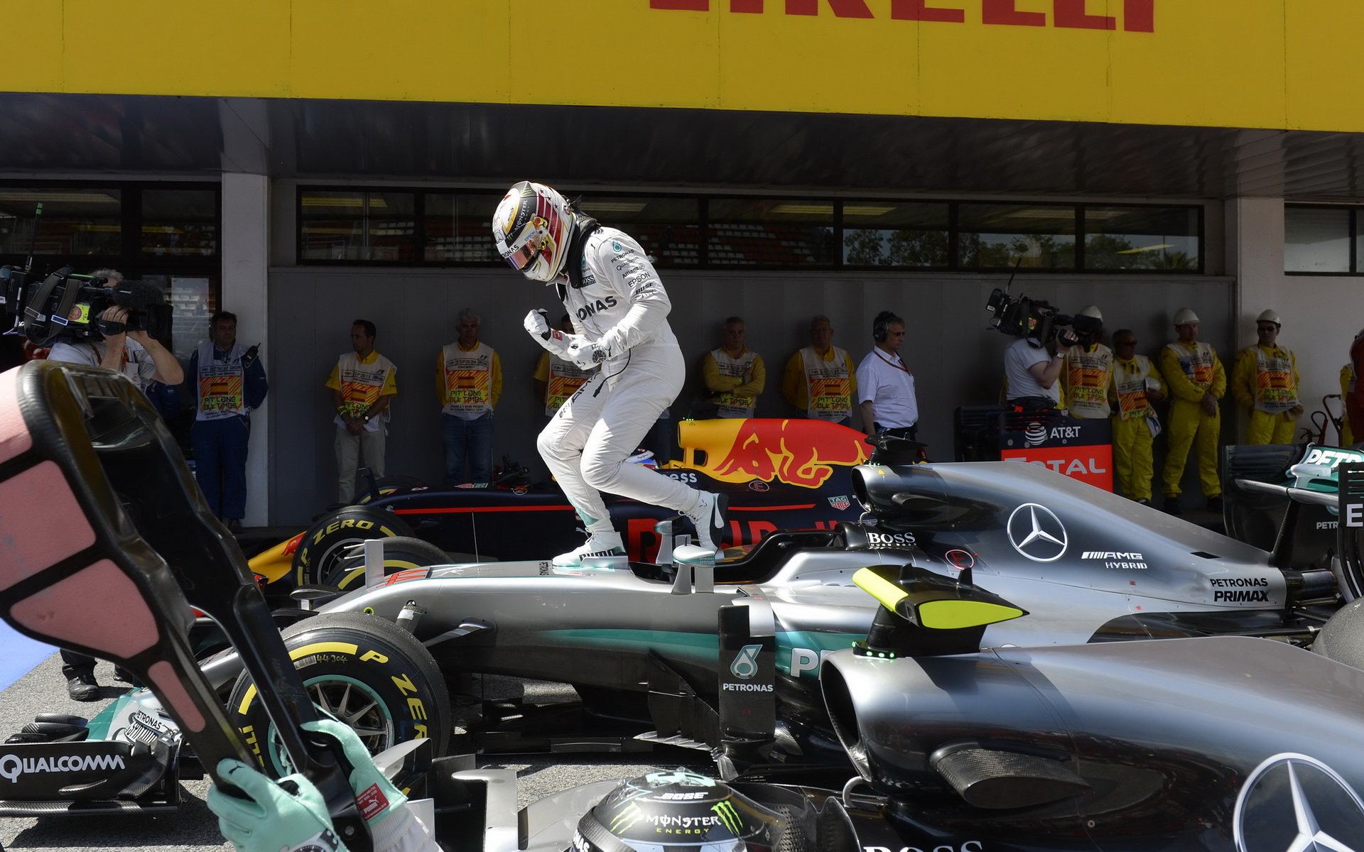 Lewis Hamilton po kvalifikaci v Barceloně
