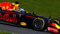 Daniel Ricciardo při kvalifikaci v Barceloně