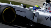 Felipe Massa při kvalifikaci v Barceloně