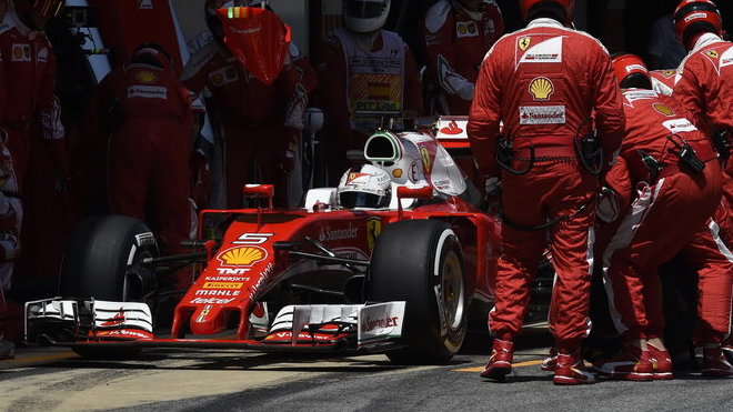 Sebastian Vettel během závodu v Barceloně