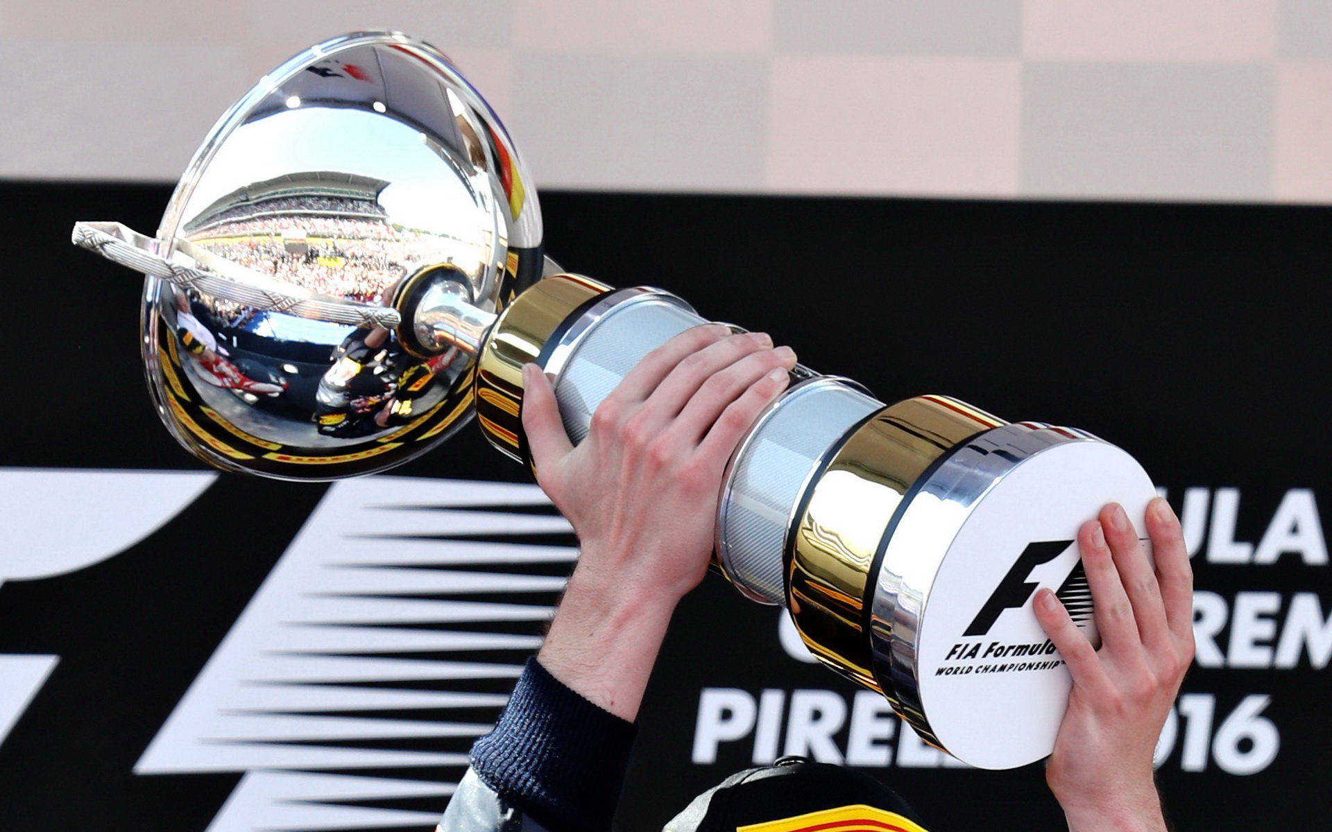 Trofej Maxe Verstappena v Barceloně