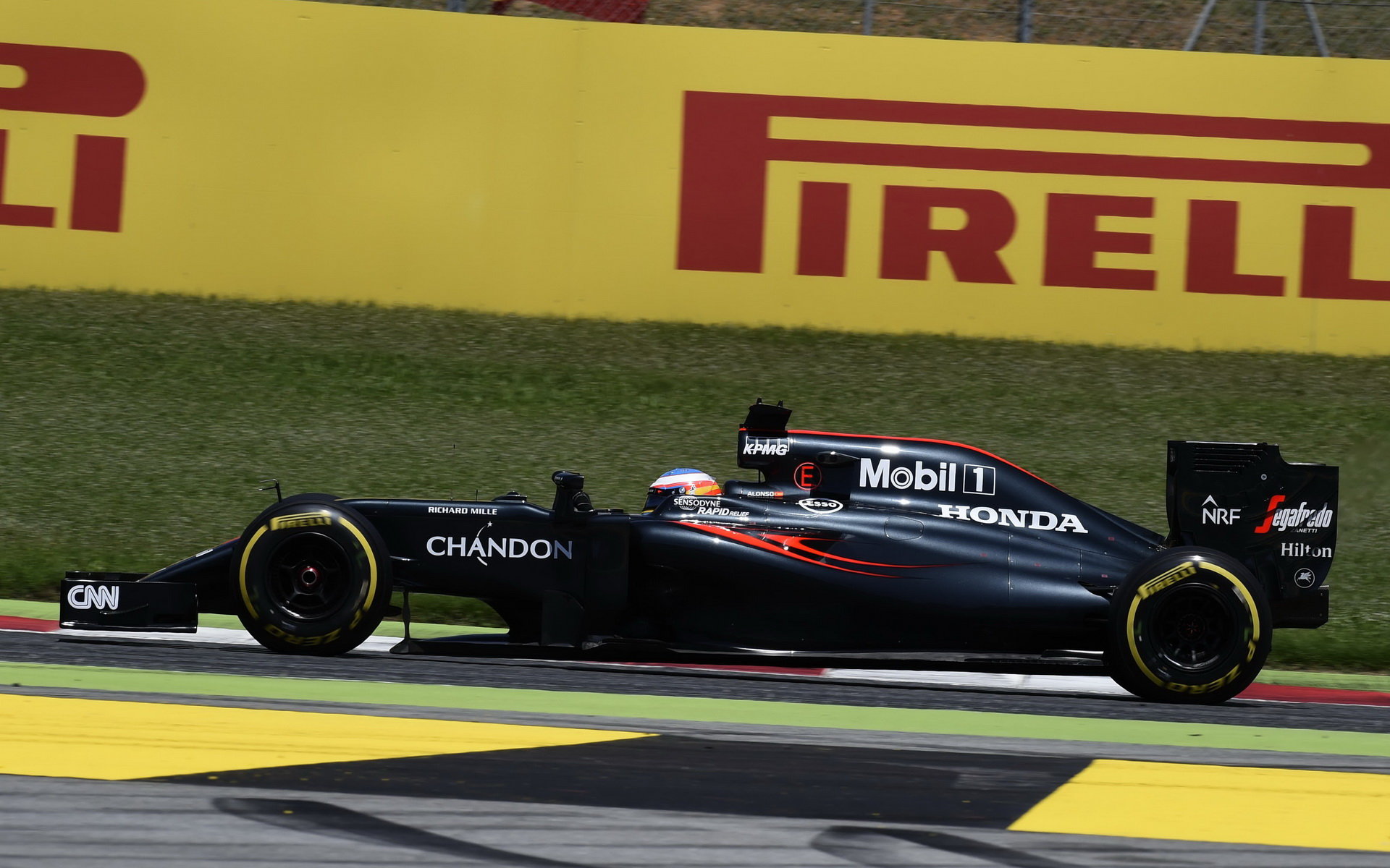 Na domácí půdě zůstal Španělův McLaren stát na trati