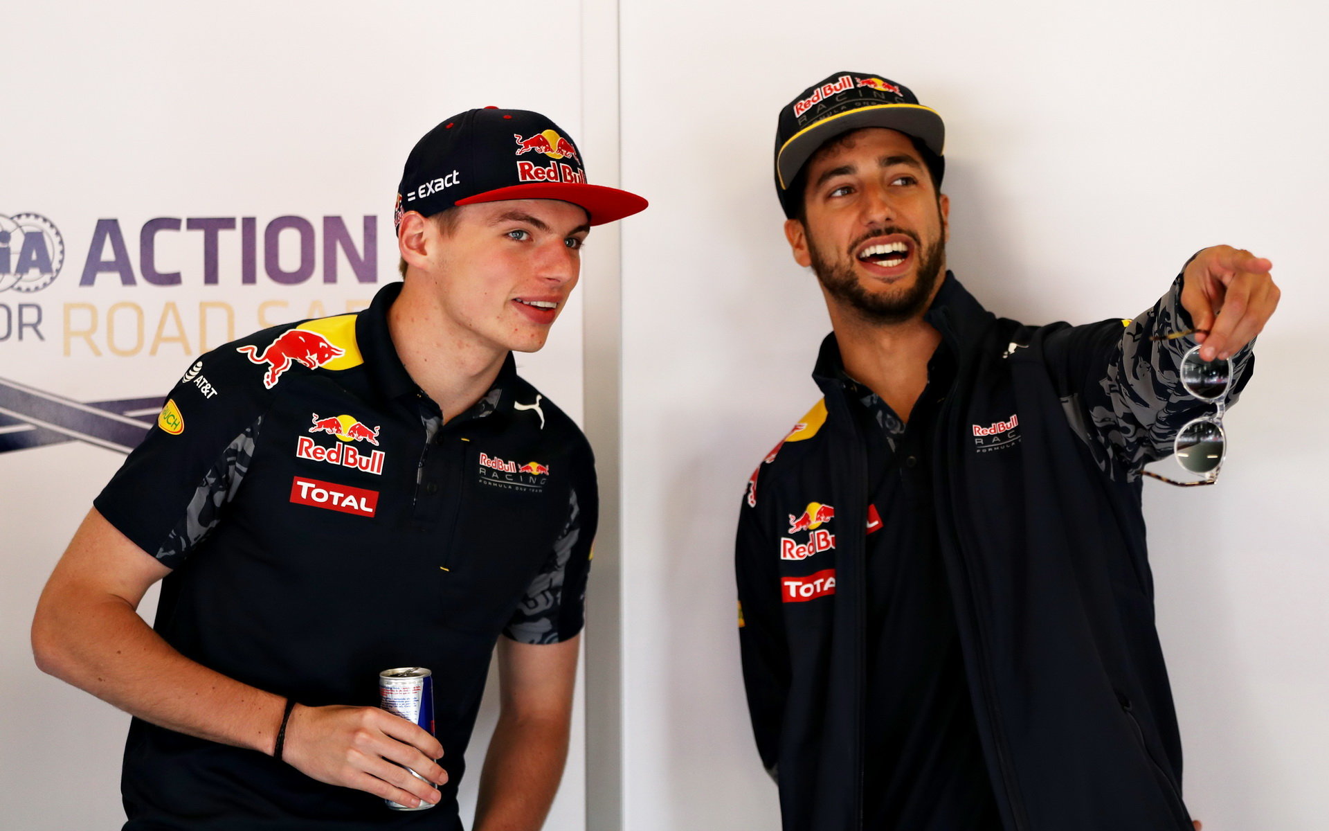 Max Verstappen a Daniel Ricciardo v Barceloně