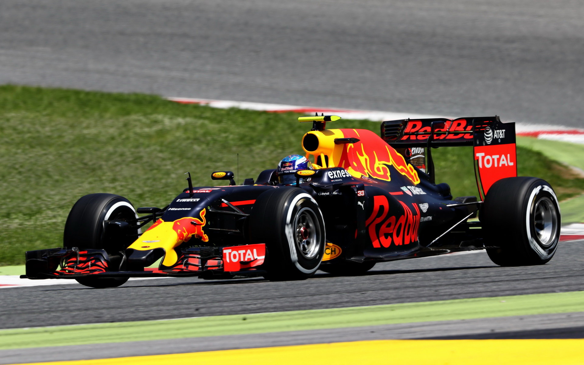 Půjde Max Verstappen cestou Sebastiana Vettela? Svého otce už výsledkově zdolal