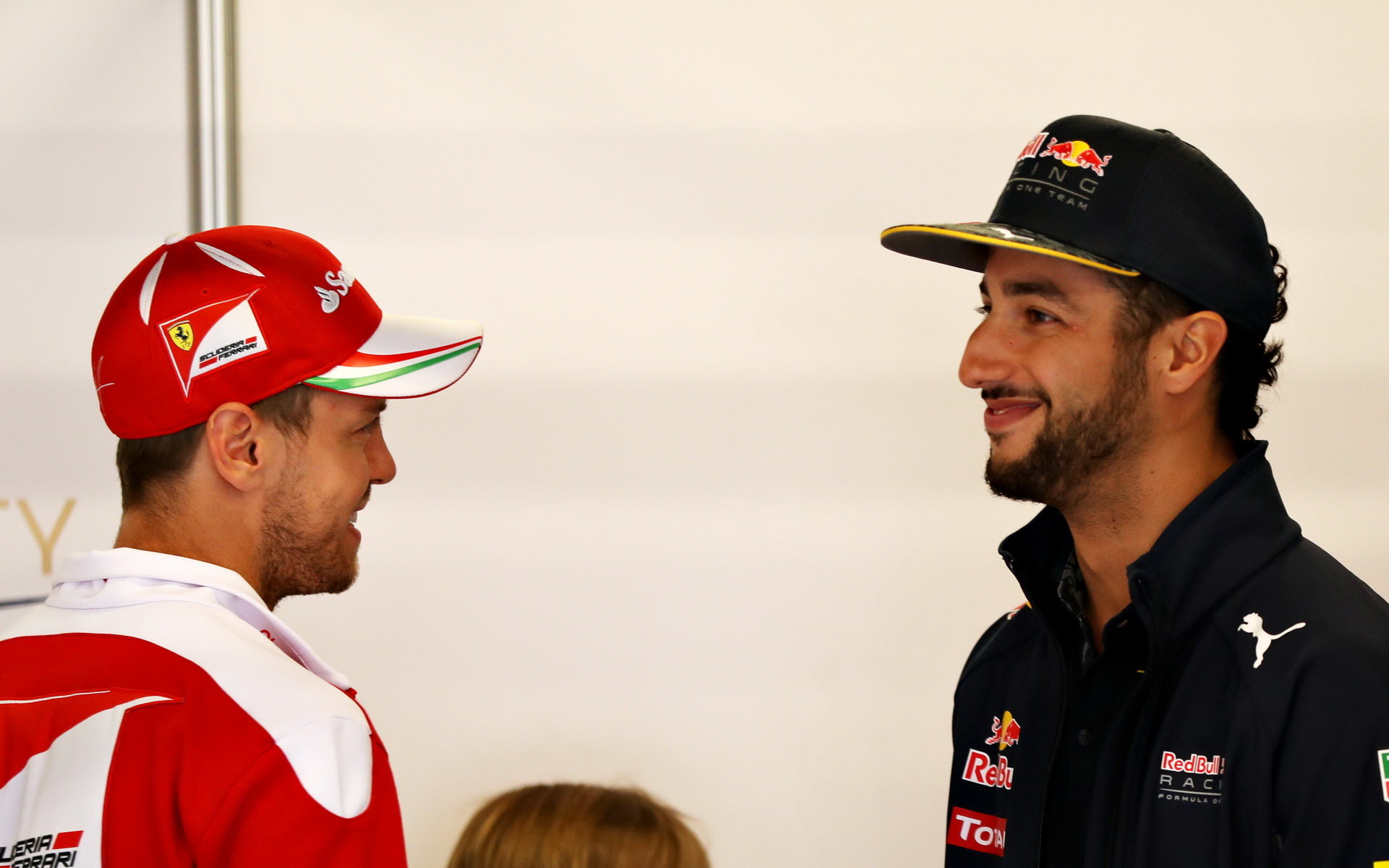 Sebastian Vettel a Daniel Ricciardo v Barceloně