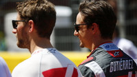 Esteban Gutiérrez a Romain Grosjean v Barceloně