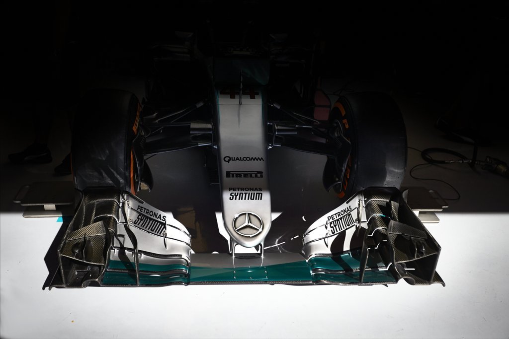 Nový nos a přední křídlo Mercedesu ve Španělsku