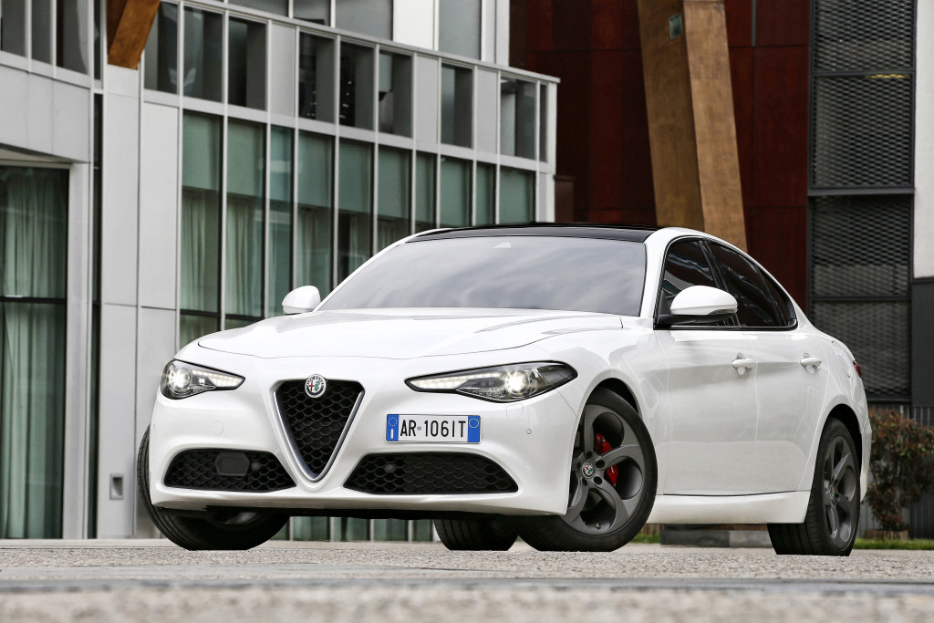 Alfa Romeo Giulia konečně přijíždí do vybraných evropských showroomů.