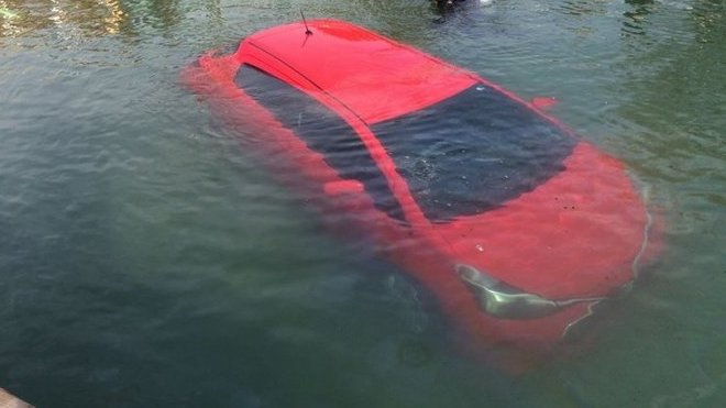 Utopená Toyota Yaris a špatná navigace