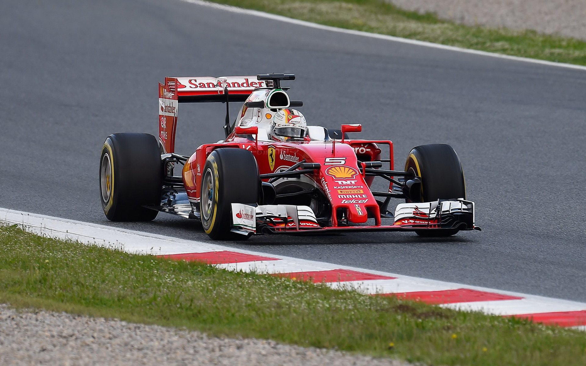 Sebastian Vettel při mezisezónních testech v Barceloně