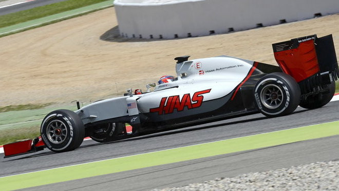 Romain Grosjean při mezisezónních testech v Barceloně