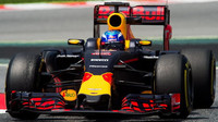 Max Verstappen při mezisezónních testech v Barceloně