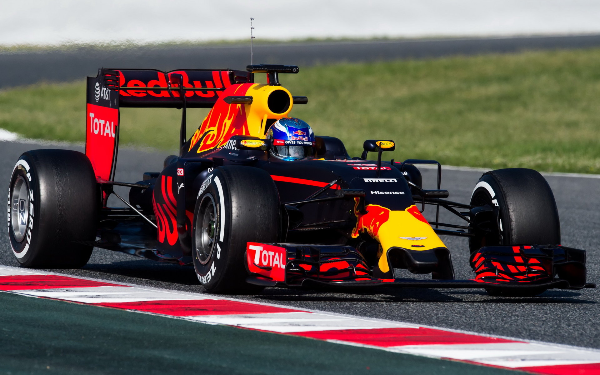 Rýsuje se u Red Bull ještě jiný dodavatel než Renault?