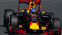 Max Verstappen při mezisezónních testech v Barceloně