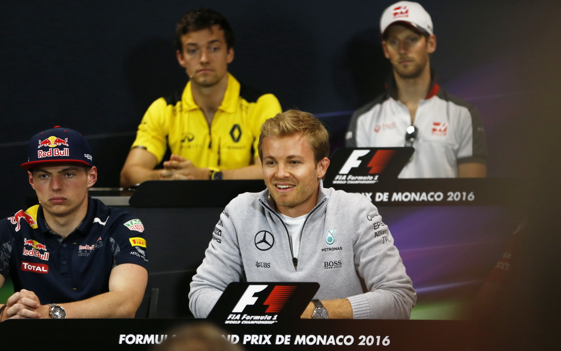 Jolyon Palmer, Romain Grosjean, Max Verstappen a Nico Rosberg na tiskovce v Monaku