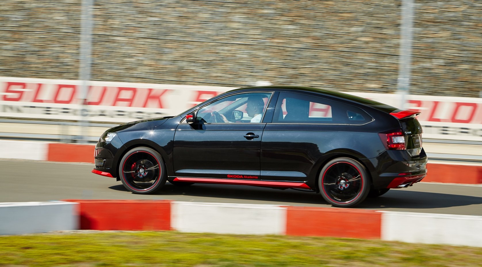 Škoda Atero je projektem studentů, vzniklým na základě Rapidu Spaceback.