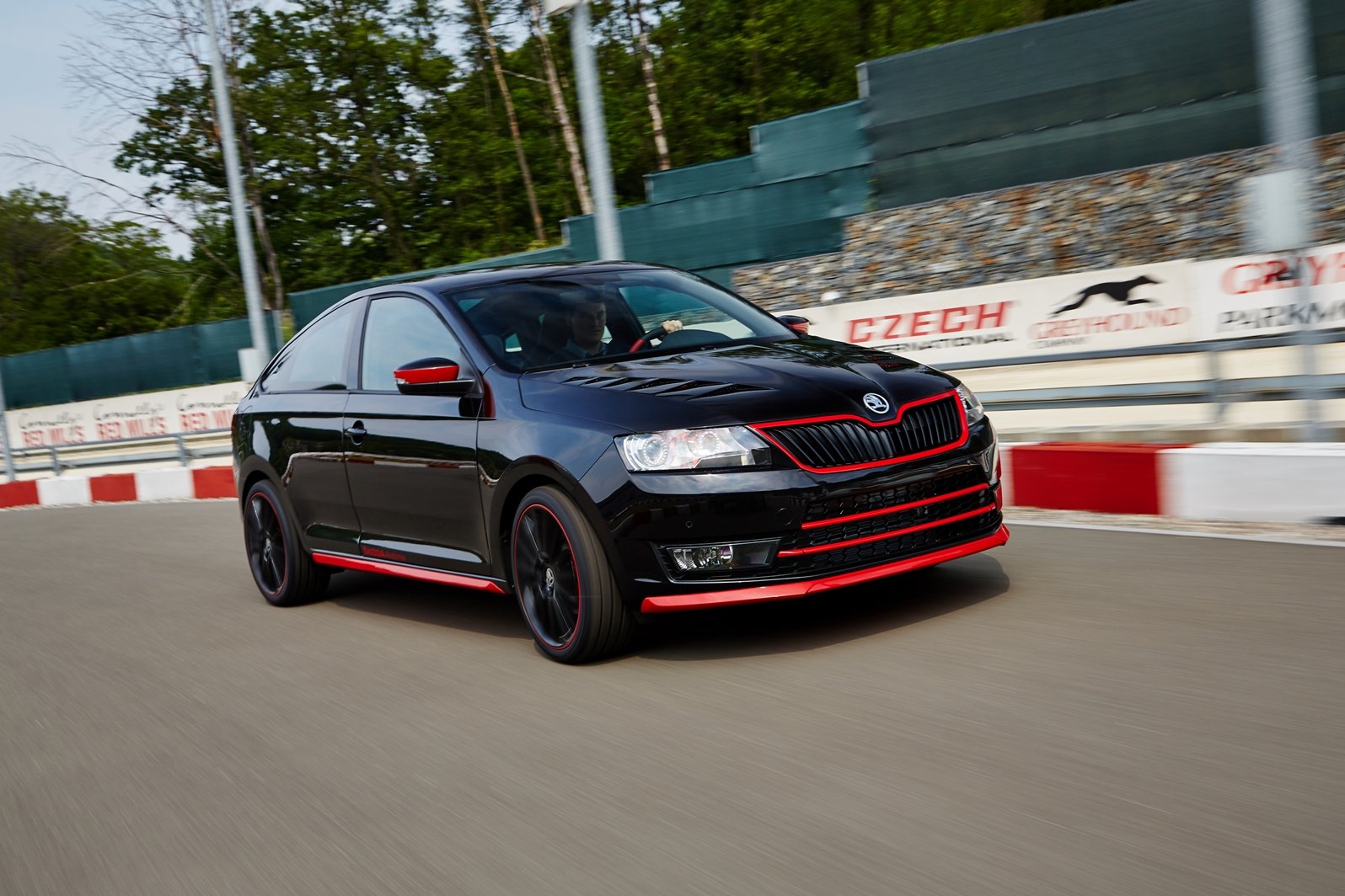 Škoda Atero je projektem studentů, vzniklým na základě Rapidu Spaceback.