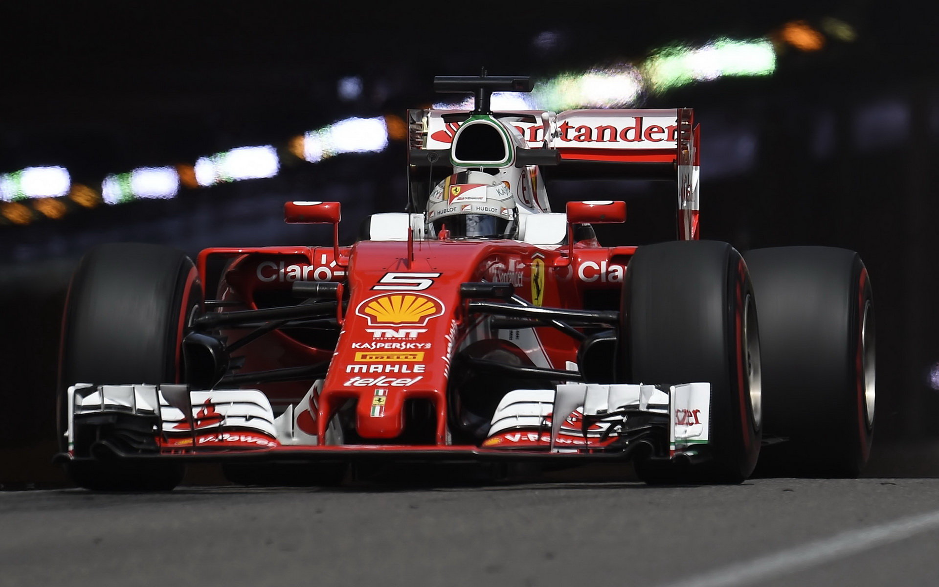 Piloti Ferrari podali v tréninku hodně rozdílné výkony