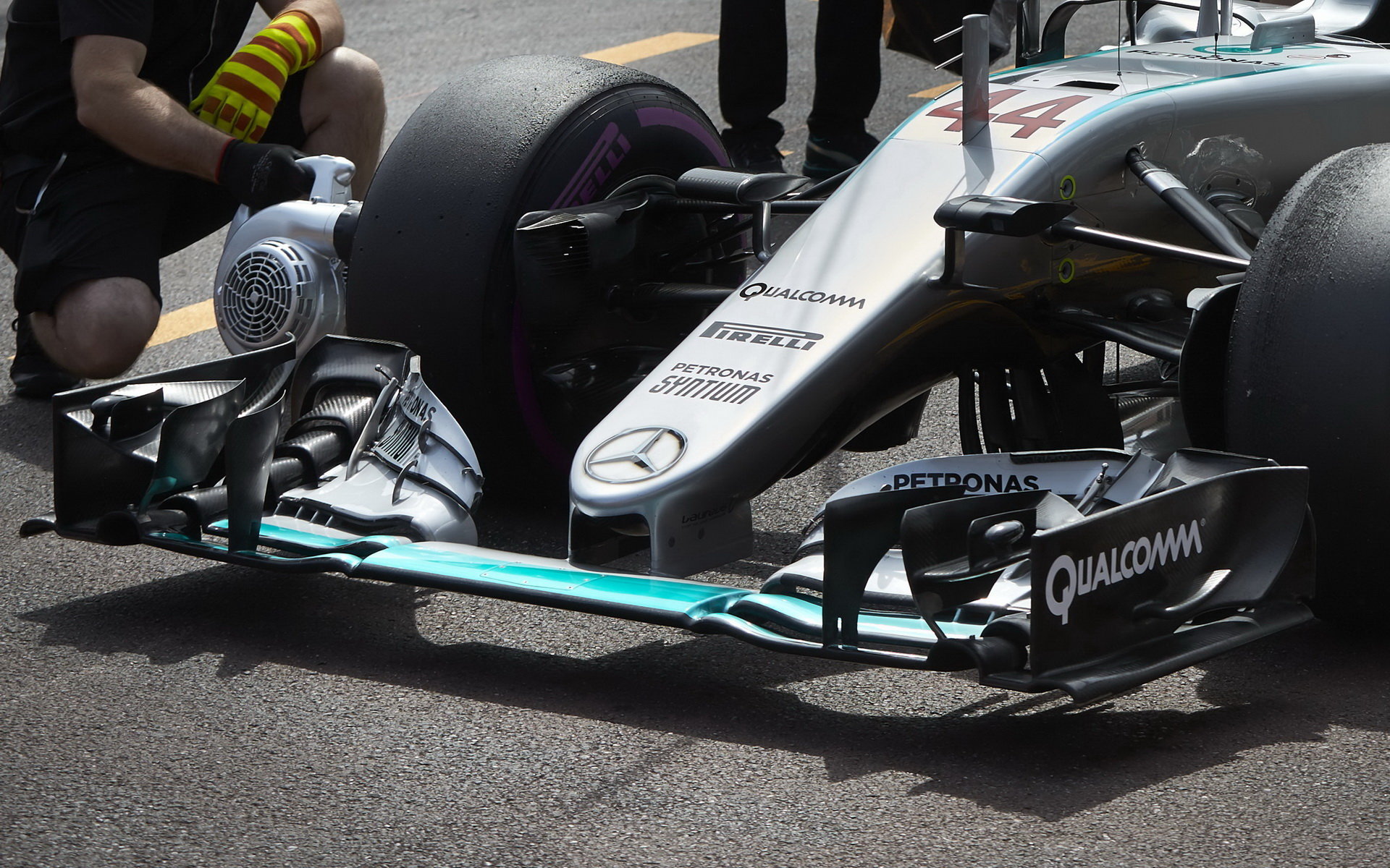 Přední křídlo vozu Mercedes F1 W07 Hybrid v Monaku