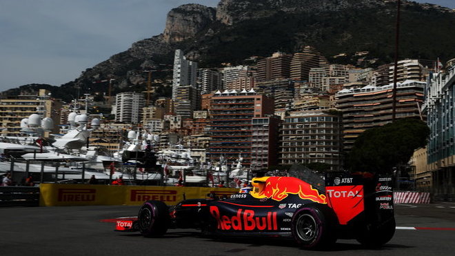 Daniel Ricciardo při tréninku v Monaku