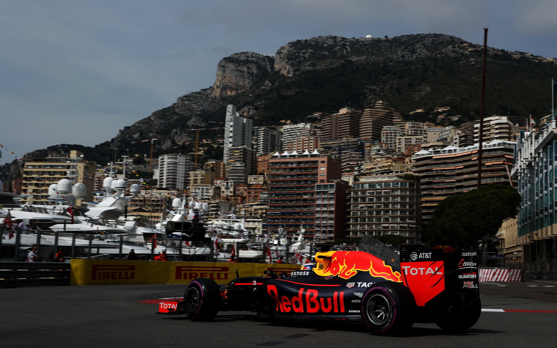 Daniel Ricciardo během tréninku v Monaku