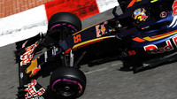 Carlos Sainz při tréninku v Monaku