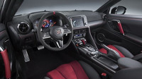 Omlazený Nissan GT-R přijíždí také v ultimativním provedení Nismo.