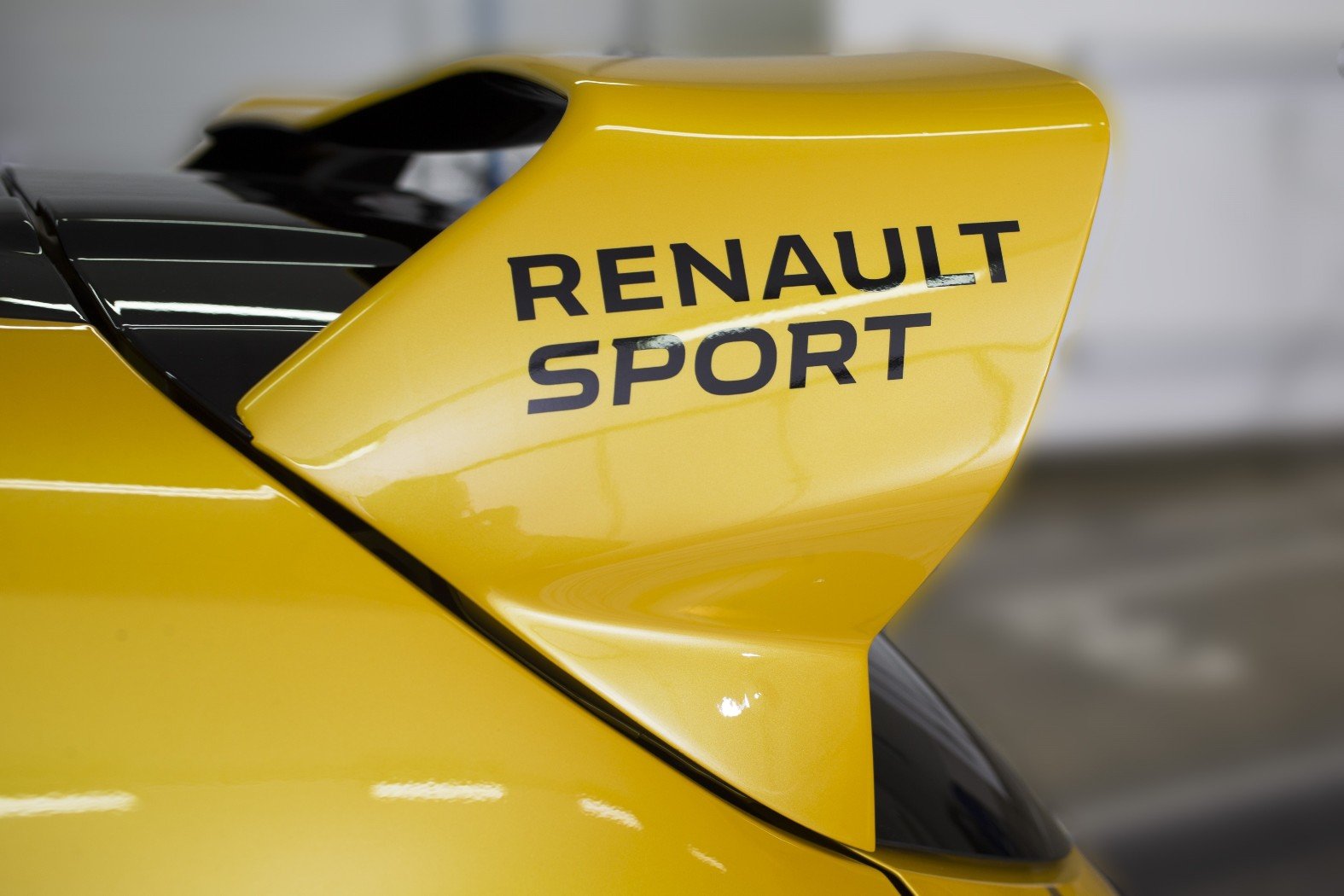 Renault Clio RS16 je důkazem, že v Dieppe ještě nezapomněli dělat řidičské hatchbacky.