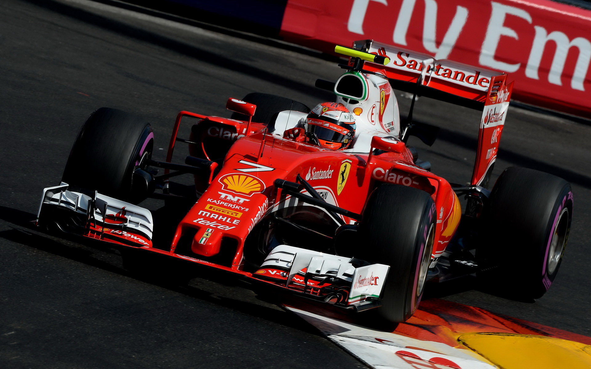 Kimi Räikkönen při kvalifikaci v Monaku