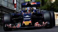 Carlos Sainz při kvalifikaci v Monaku