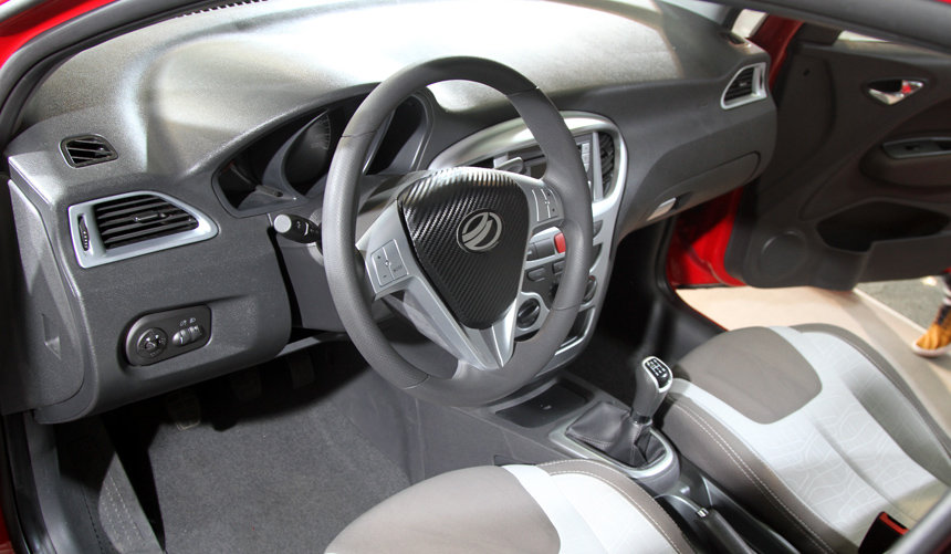 Automobilka ZAZ se vrací, příští rok začne vyrábět hatchback Slavuta Nova.