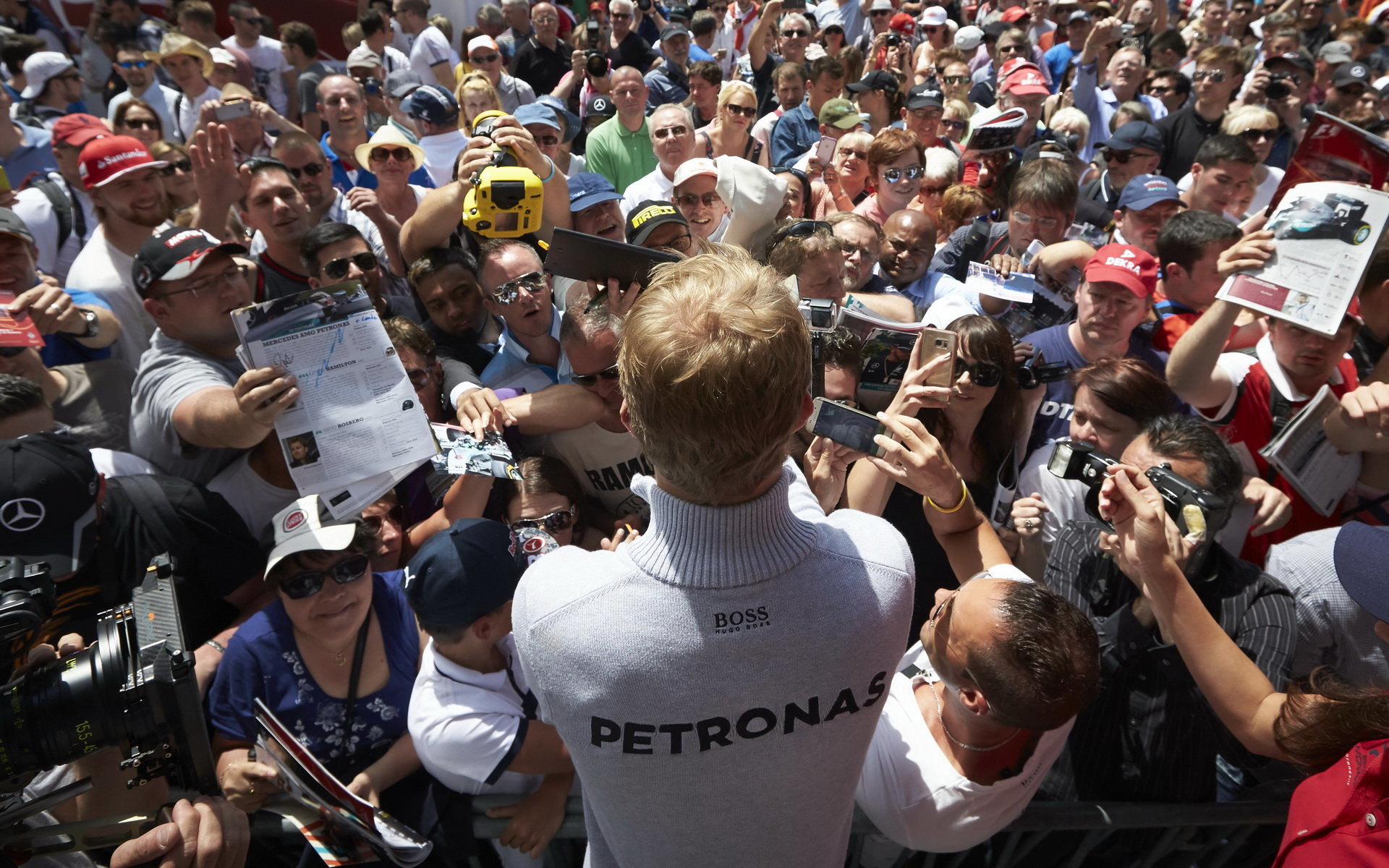 Nico Rosberg při autogramiádě v Monaku