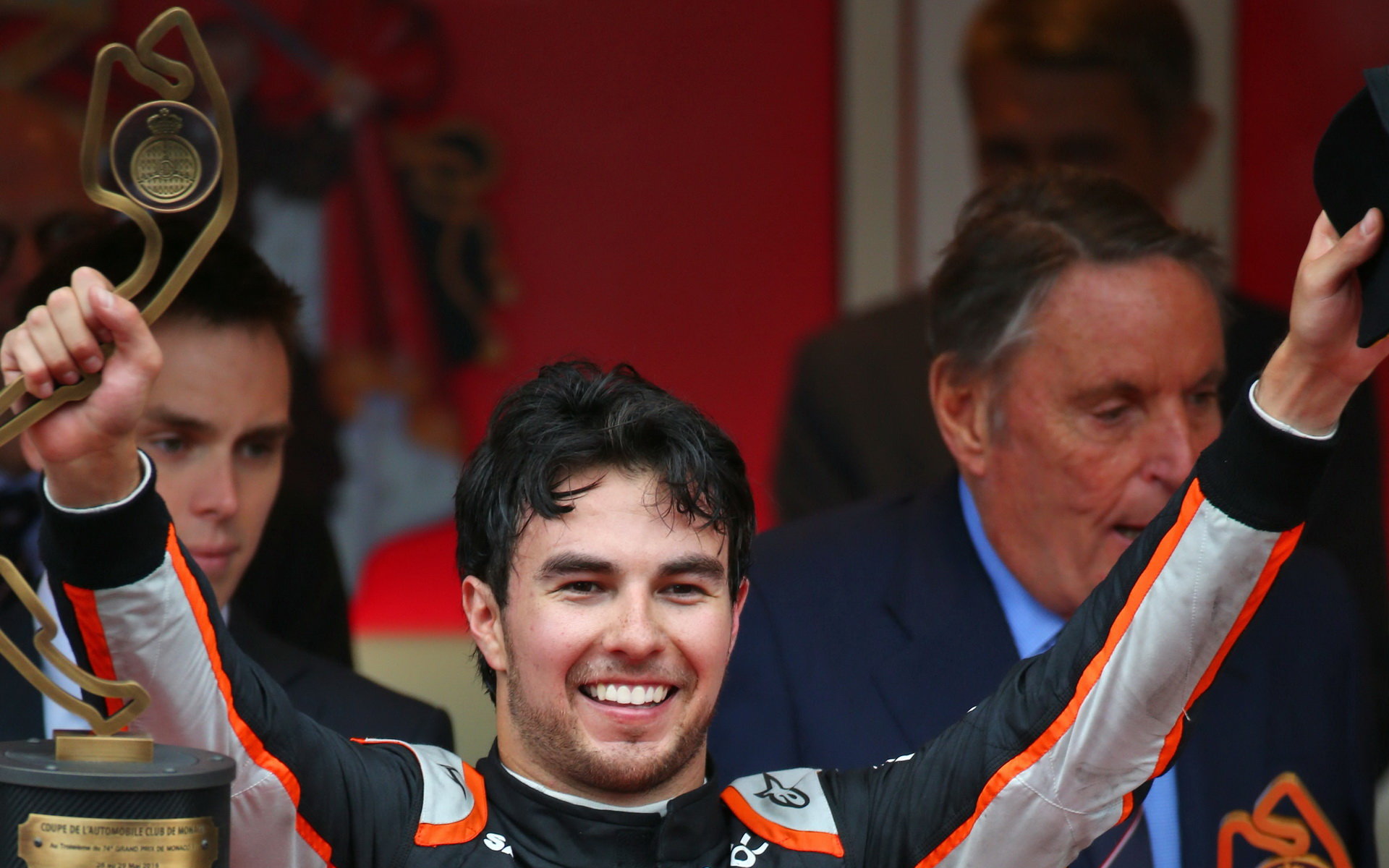 Sergio Pérez se raduje po závodě v Monaku