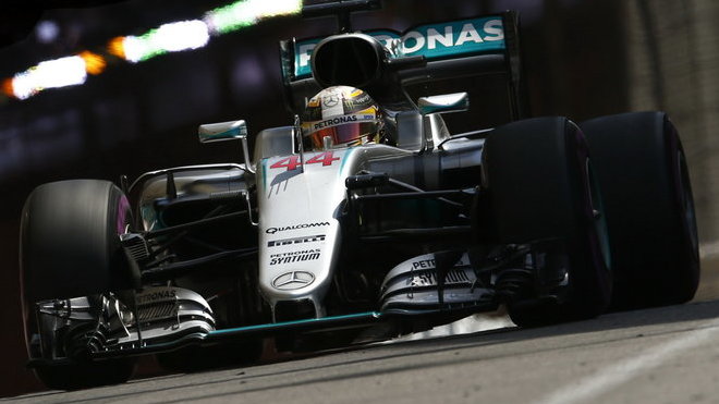 Lewis Hamilton si po dlouhých sedmi měsících opět připsal vítězství